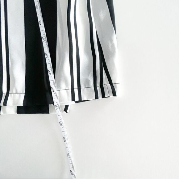 Jones New York Blouse Button Up Striped Black White Short Sleeved Women's 10 NWT - Picture 7 of 7